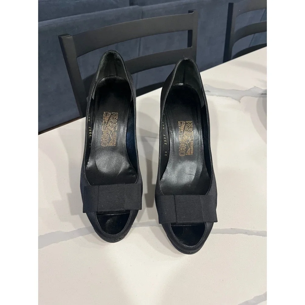 Vintage Salvatore Ferragamo Black Satin Peep Toe Bow Heels Size‎ 8.5 Italy Pumps